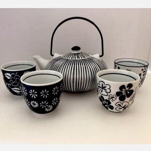 Pier 1 AKINA Tea Pot w/4 Cups Hand-Painted Porcelain Black & White Teapot
